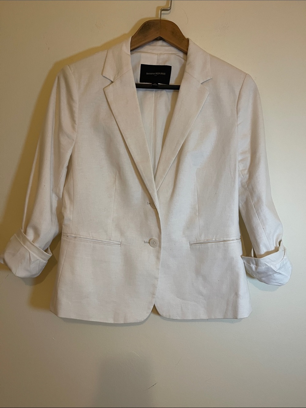 Banana Republic White two Button Linen-Blend Blazer size 6